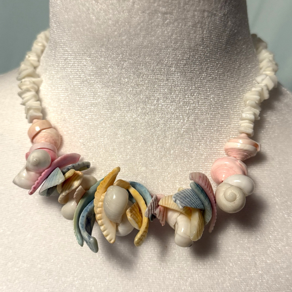 VTG Seashell Necklace 1970s Statement Pastel Barrel Clasp Beachcomber Style 18"